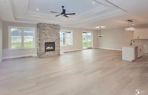Living - 11075 S Custer, Monroe, MI 48161 photo 4 of 5