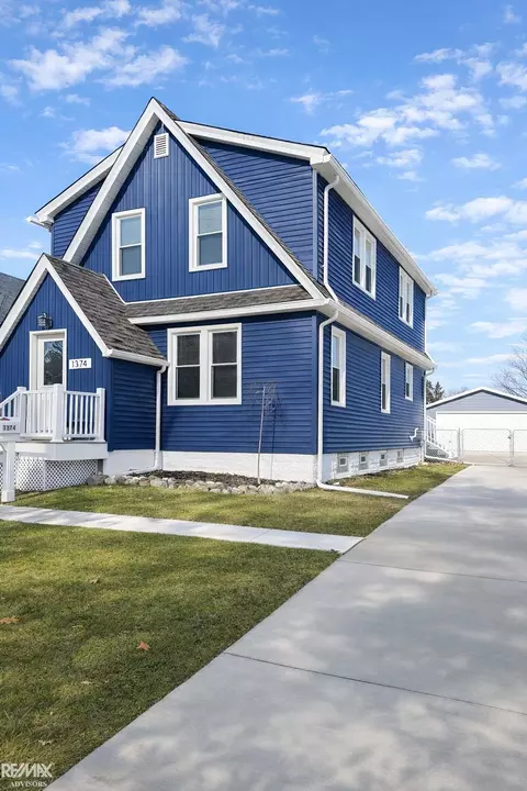 1374 Anita, Grosse Pointe Woods, MI 48236