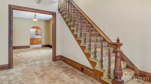 Entry Way - 417 S 8th, Escanaba, MI 49829 photo 1 of 2