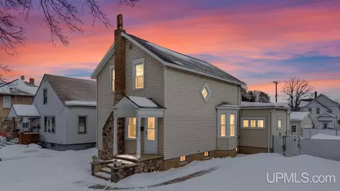 417 S 8th, Escanaba, MI 49829