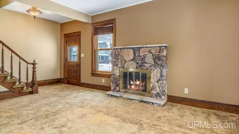Living - 417 S 8th, Escanaba, MI 49829 photo 2 of 3
