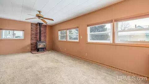 Living - 417 S 8th, Escanaba, MI 49829 photo 3 of 3