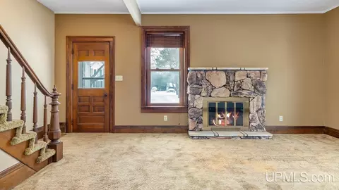 Living - 417 S 8th, Escanaba, MI 49829 photo 1 of 3