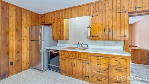 Kitchen - 417 S 8th, Escanaba, MI 49829 photo 3 of 3
