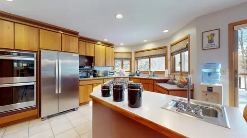 Kitchen - 4318 K, Bark River, MI 49807 photo 4 of 5