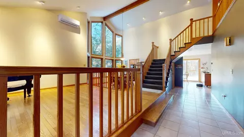 Entry Way - 4318 K, Bark River, MI 49807 photo 1 of 4