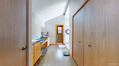 Entry Way - 4318 K, Bark River, MI 49807 photo 3 of 4