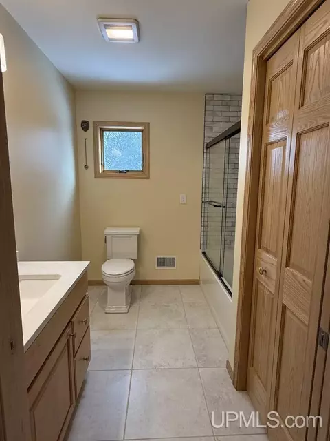 Bath - E4650 M28, Au Train, MI 49806 photo 6 of 7