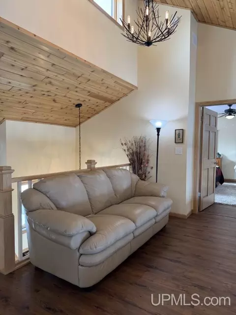 Entry Way - E4650 M28, Au Train, MI 49806 photo 3 of 4