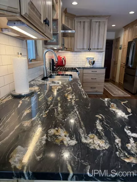 Kitchen - E4650 M28, Au Train, MI 49806 photo 3 of 6