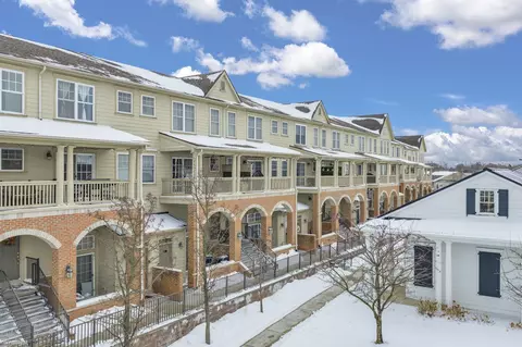 198 Amys Walk, Auburn Hills, MI 48326
