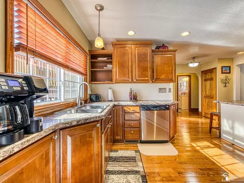 421 E Sub Sta, Temperance, MI 48182 photo 7