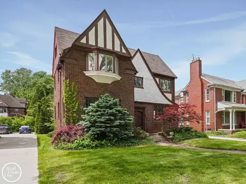 Exterior - 943 Harcourt, Grosse Pointe, MI 48230 photo 3 of 8