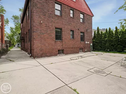 Exterior - 943 Harcourt, Grosse Pointe, MI 48230 photo 8 of 8