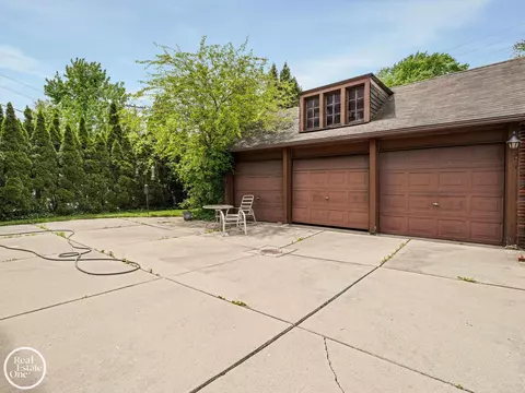 Exterior - 943 Harcourt, Grosse Pointe, MI 48230 photo 6 of 8