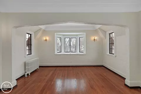 Living - 943 Harcourt, Grosse Pointe, MI 48230 photo 3 of 4