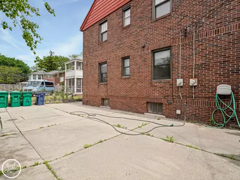 Exterior - 943 Harcourt, Grosse Pointe, MI 48230 photo 7 of 8