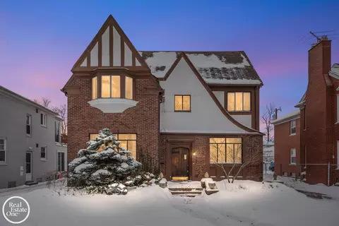 943 Harcourt, Grosse Pointe, MI 48230