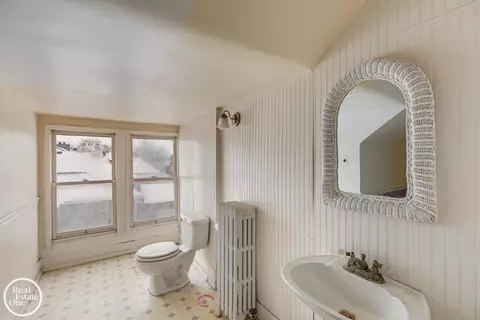 Bath - 943 Harcourt, Grosse Pointe, MI 48230 photo 6 of 7