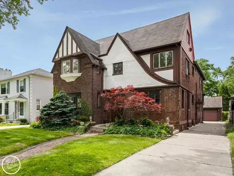 Exterior - 943 Harcourt, Grosse Pointe, MI 48230 photo 4 of 8