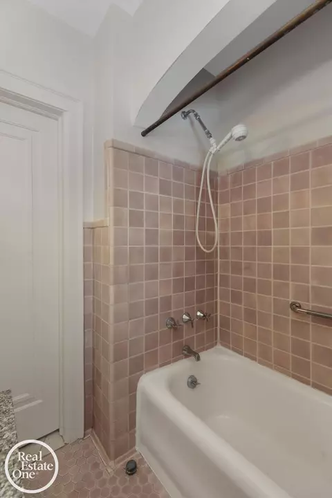 Bath - 943 Harcourt, Grosse Pointe, MI 48230 photo 3 of 7