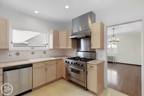 Kitchen - 943 Harcourt, Grosse Pointe, MI 48230 photo 1 of 4