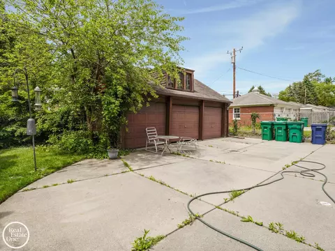 Exterior - 943 Harcourt, Grosse Pointe, MI 48230 photo 5 of 8