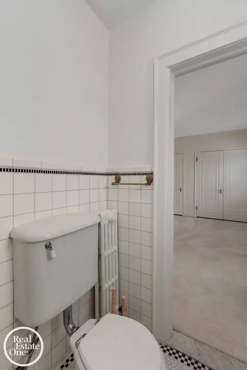 Bath - 943 Harcourt, Grosse Pointe, MI 48230 photo 5 of 7