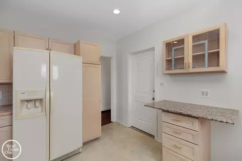 Kitchen - 943 Harcourt, Grosse Pointe, MI 48230 photo 4 of 4