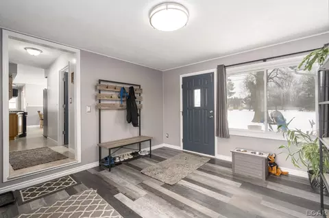 Entry Way - 10085 Talladay, Willis, MI 48191 photo 5 of 6