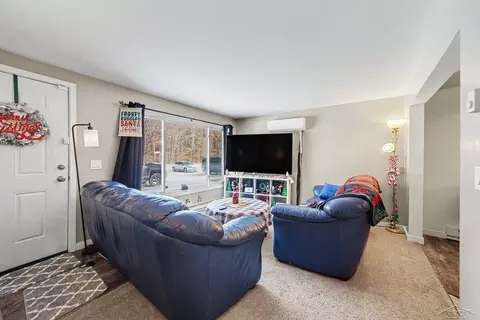 Living - 2940 S Brennan, Hemlock, MI 48626 photo 3 of 3