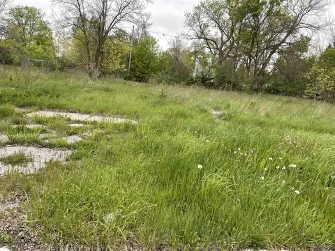 2112 Annesley, Saginaw, MI 48601