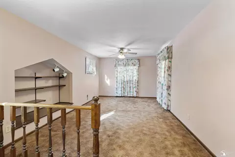 Living - 11044 Secor, Temperance, MI 48182 photo 4 of 5