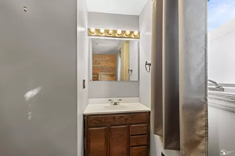 Bath - 11044 Secor, Temperance, MI 48182 photo 1 of 3