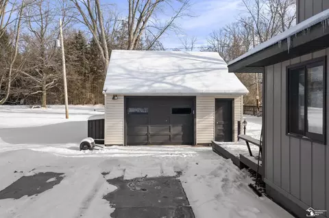Exterior - 11044 Secor, Temperance, MI 48182 photo 3 of 9