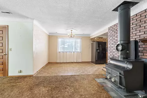 Living - 11044 Secor, Temperance, MI 48182 photo 2 of 5