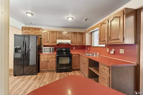 Kitchen - 11044 Secor, Temperance, MI 48182 photo 1 of 3