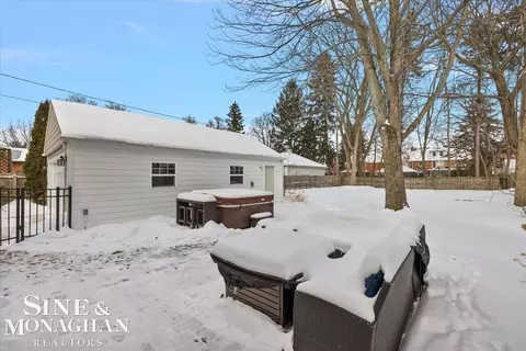 614 Rivard, Grosse Pointe, MI 48230 photo 31