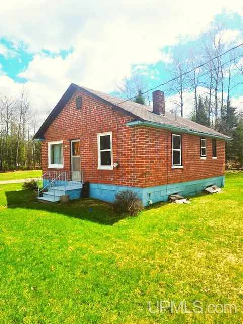 109 Memory Ln, Crystal Falls, MI 49920