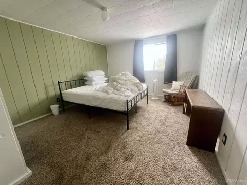 Bedroom - 4237 M, Escanaba, MI 49829 photo 3 of 4