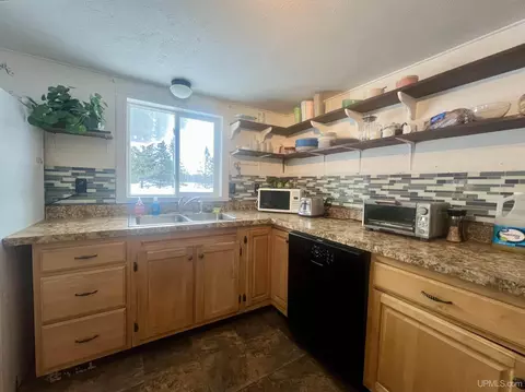 Kitchen - 4237 M, Escanaba, MI 49829 photo 1 of 2