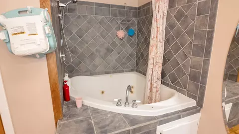 Bath - 8178 E Stockwell, Harrison, MI 48625 photo 5 of 12