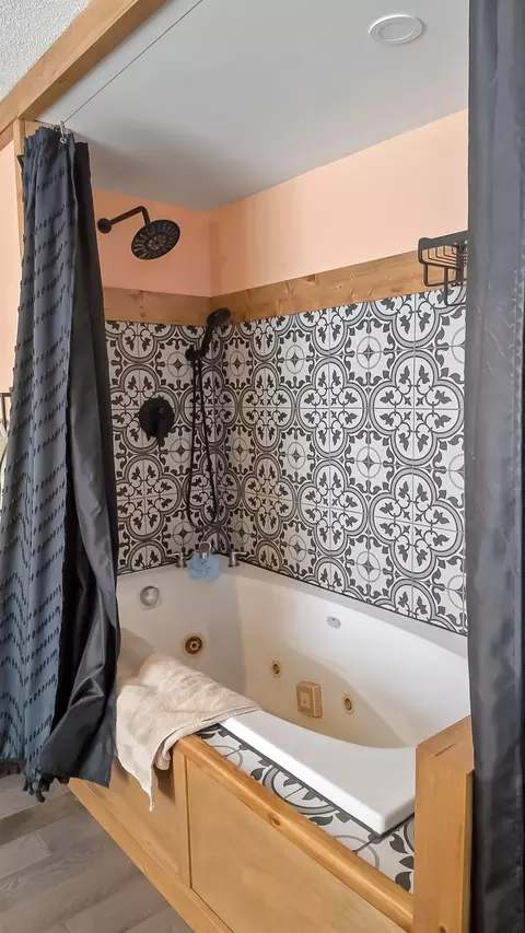 Bath - 8178 E Stockwell, Harrison, MI 48625 photo 10 of 12