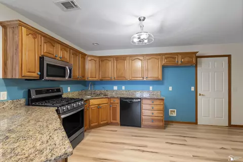 Kitchen - 2410 Sutton, Temperance, MI 48182 photo 2 of 2