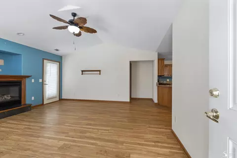 Living - 2410 Sutton, Temperance, MI 48182 photo 3 of 4