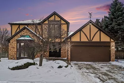 16246 Woodstream, Clinton Township, MI 48038