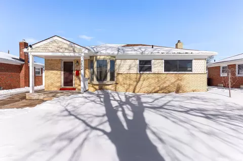 3804 S Longmeadow, Trenton, MI 48183