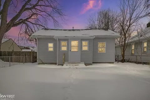 586 E Hayes, Hazel Park, MI 48030