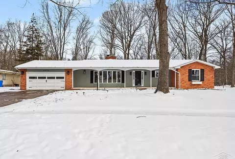 4910 Sturgeon Crk, Midland, MI 48640