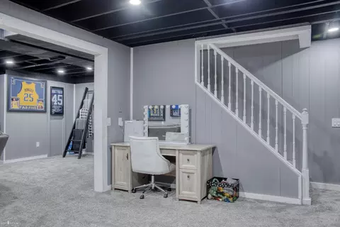 Entry Way - 2850 Lyons, Owosso, MI 48867 photo 3 of 3